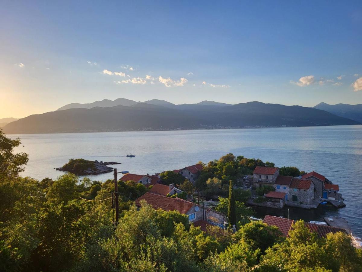 Holiday Home Brinic Tivat Exterior foto